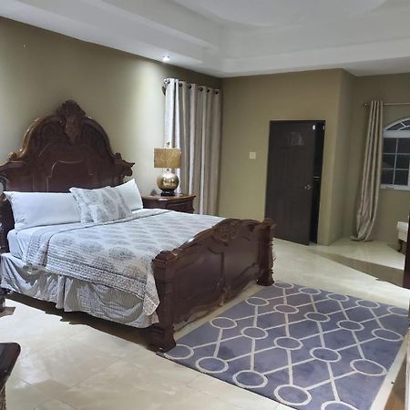 The Palms- Caribbean Estates -10 Minutes From The Beach- Gated Community Portmore Luaran gambar
