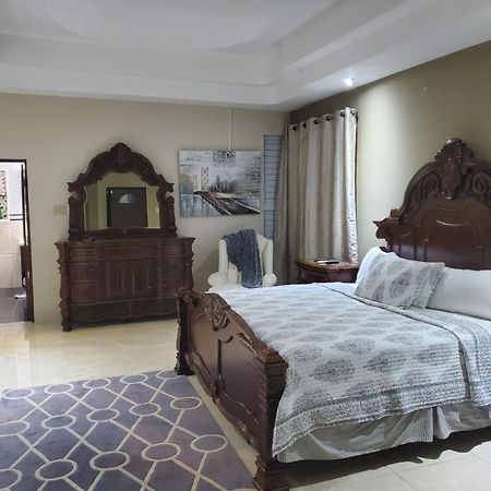 The Palms- Caribbean Estates -10 Minutes From The Beach- Gated Community Portmore Luaran gambar