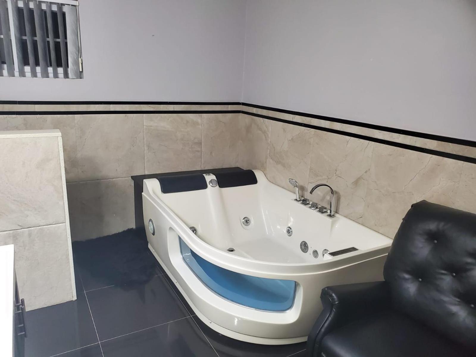 The Palms- Caribbean Estates -10 Minutes From The Beach- Gated Community Portmore Luaran gambar
