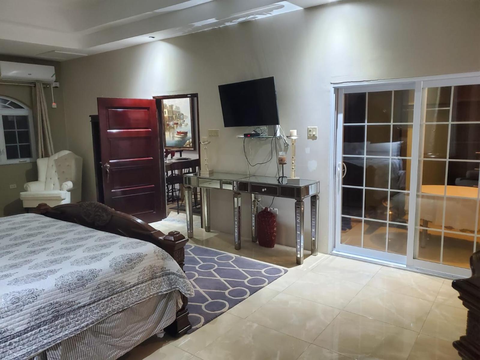 The Palms- Caribbean Estates -10 Minutes From The Beach- Gated Community Portmore Luaran gambar